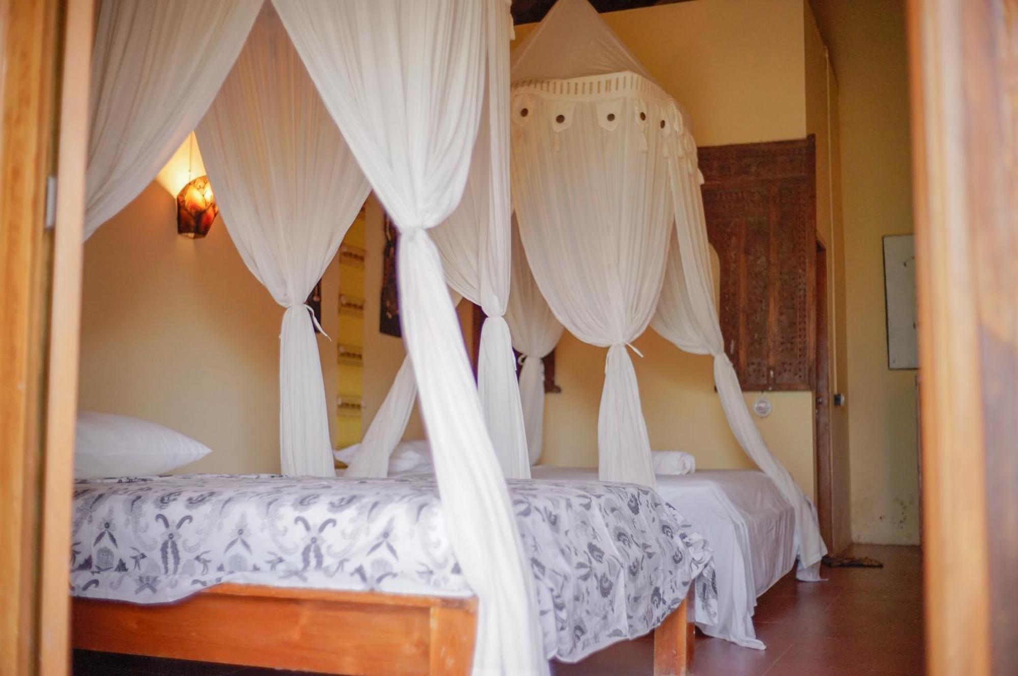 Yut'S Inn Flower Paradise Gili Gede Esterno foto